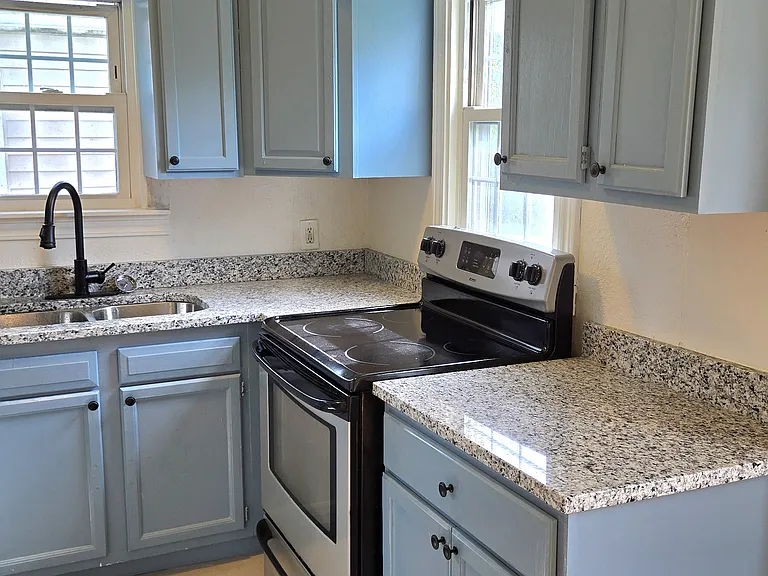 3325 N Denny St — Photo 4