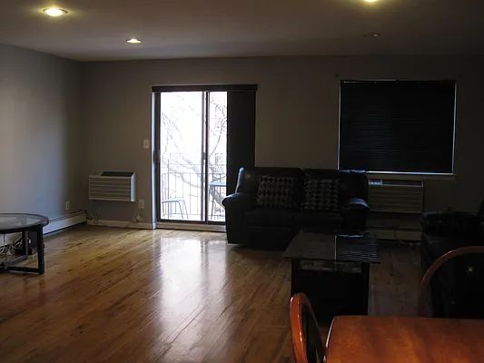 Rented by 18 REALTY | media 24