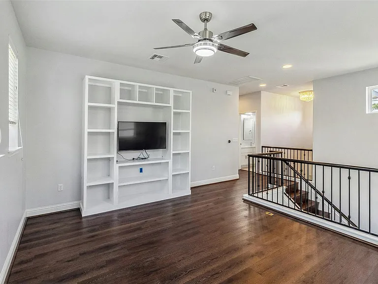 11813 Quintana Cv — Photo 15