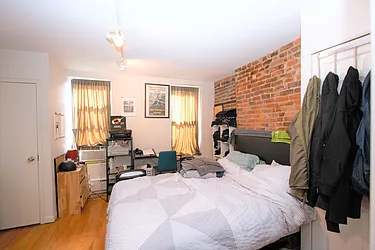 Rented by R New York