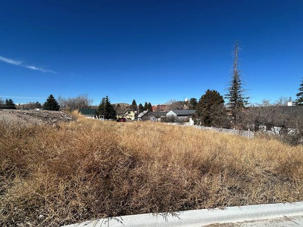 328 S Oak St, Lusk, WY 82225