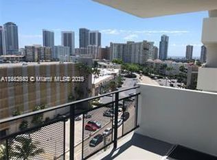 401 Golden Isles Dr APT 901, Hallandale, FL 33009