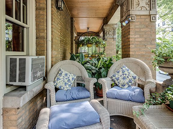 3rd image of 5537 S Hyde Park Blvd Unit 2N