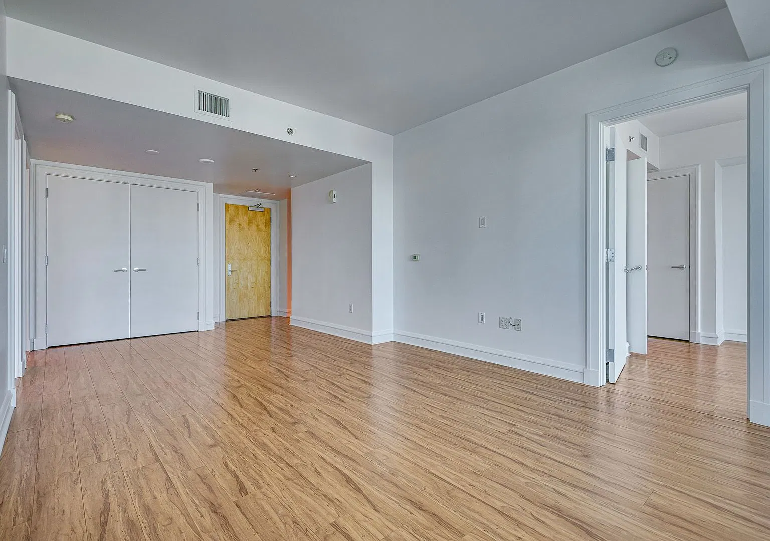 Sky Las Vegas 2407-Stunning 2Bd/2Ba Residence with Magnificent Views — Photo 3
