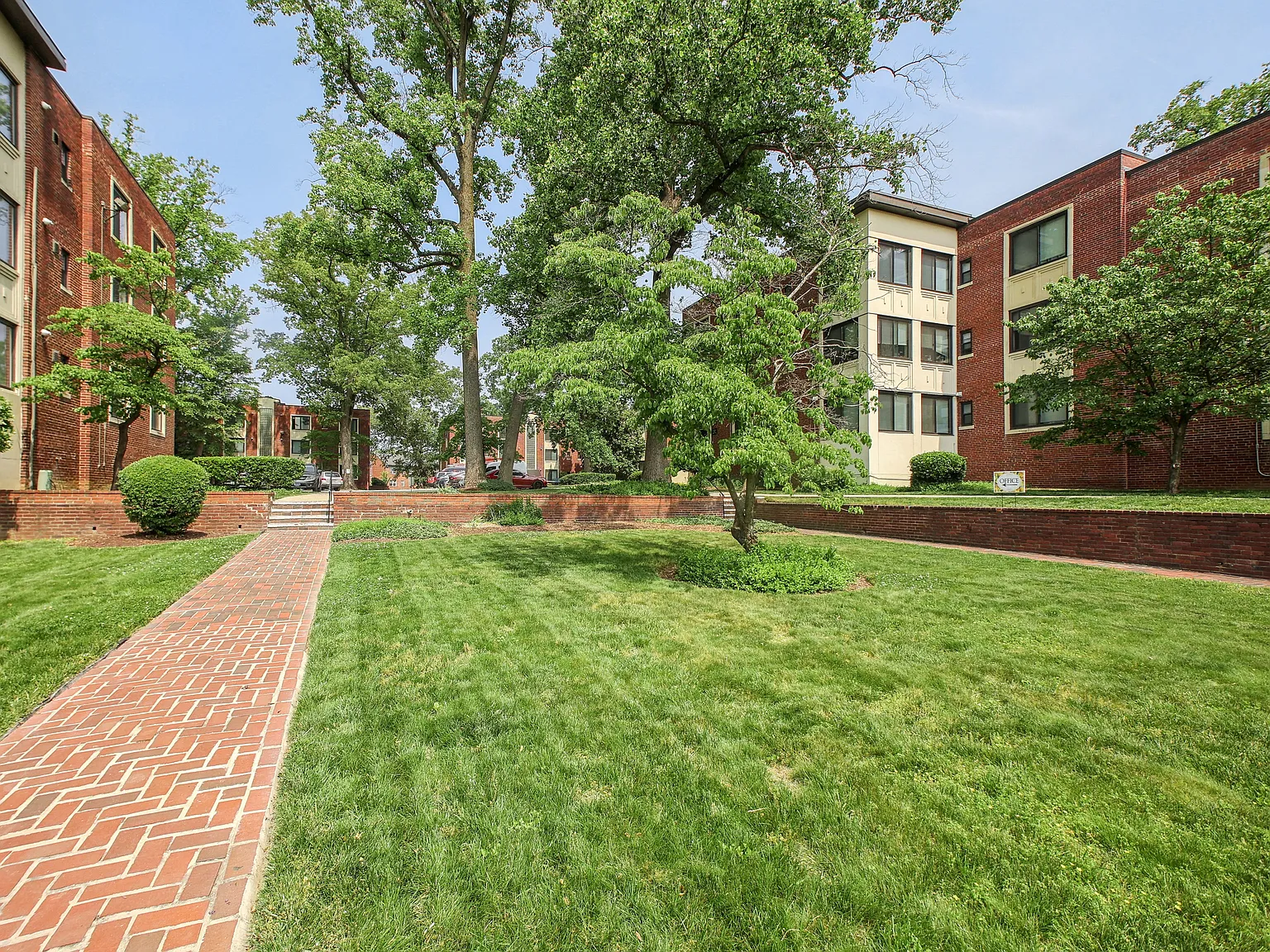 Prince Georges Apartments — Photo 1