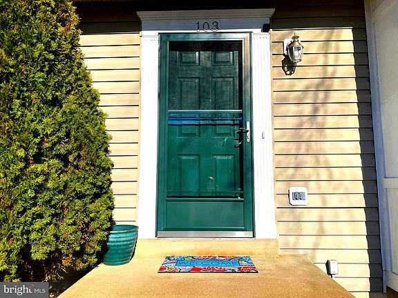2nd image of 103 Bridgewood Ct
