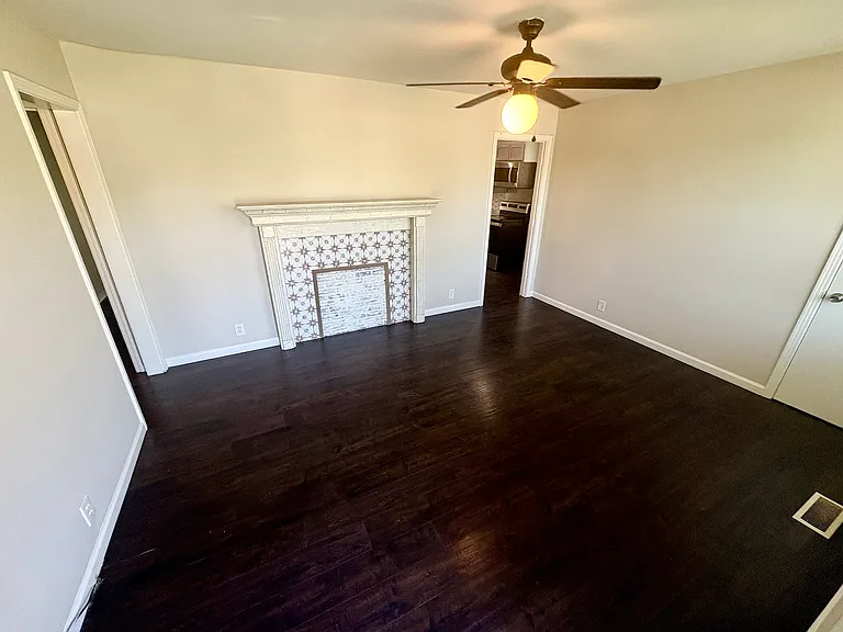 2641 Combs Dr — Photo 4