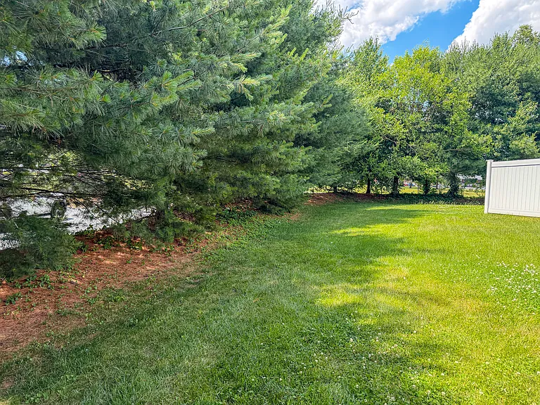 101 Wheatstone Ln — Photo 23