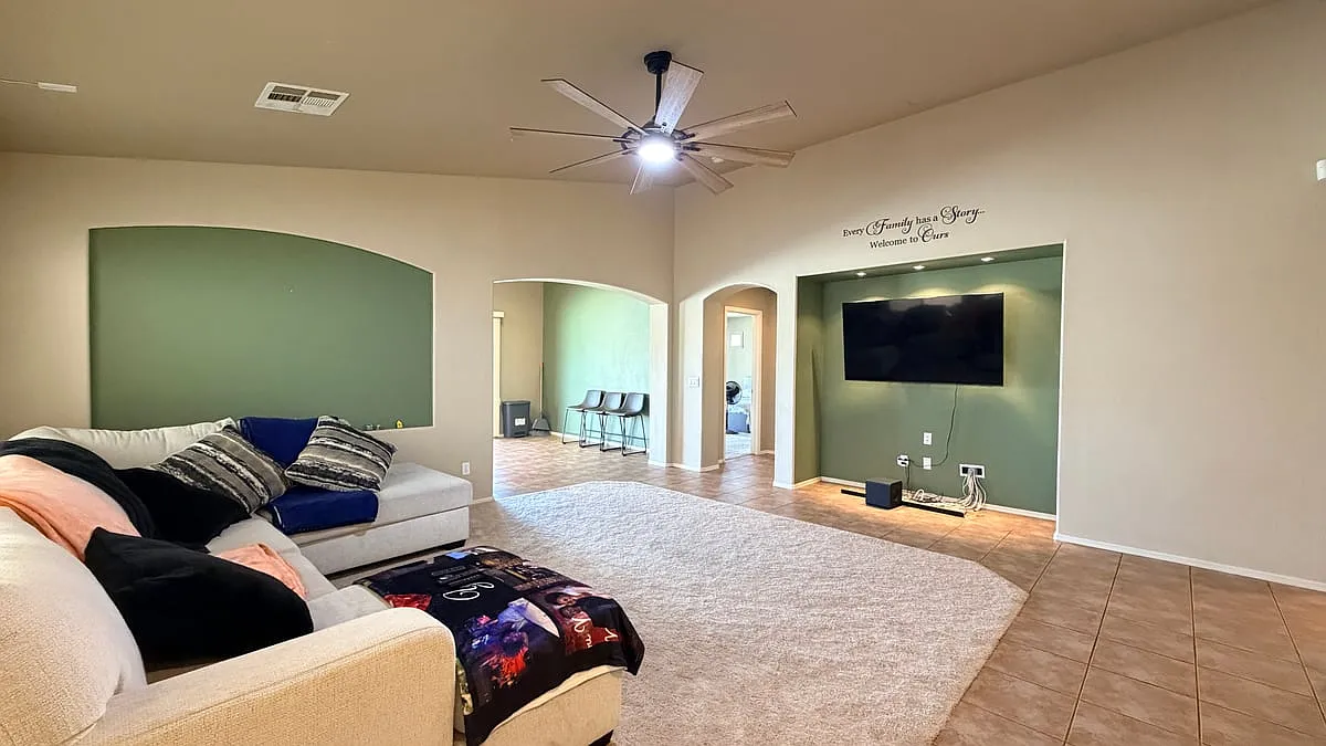 44178 West Lindgren Drive — Photo 1