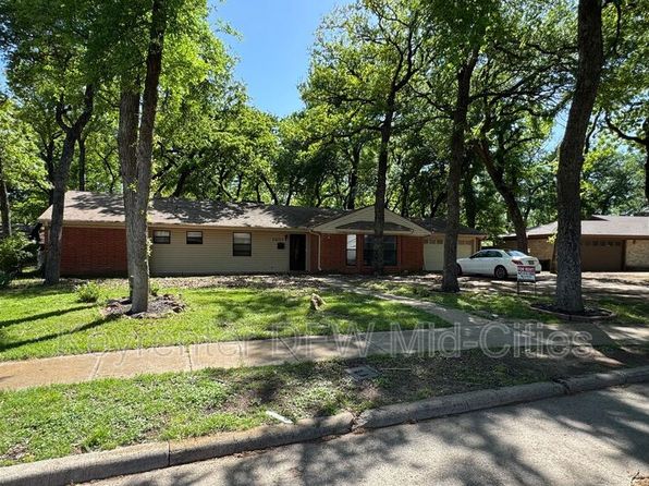 313 Robinhood Dr