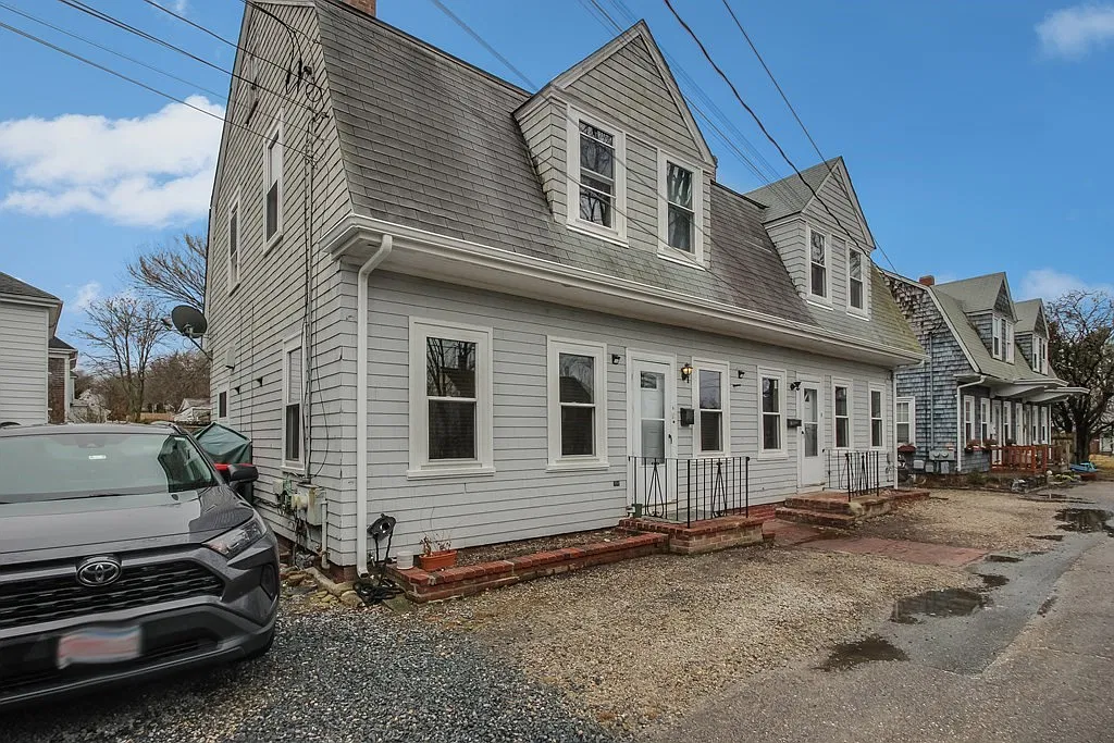 3 bed, 1100 sqft, $3,300 — Photo 1