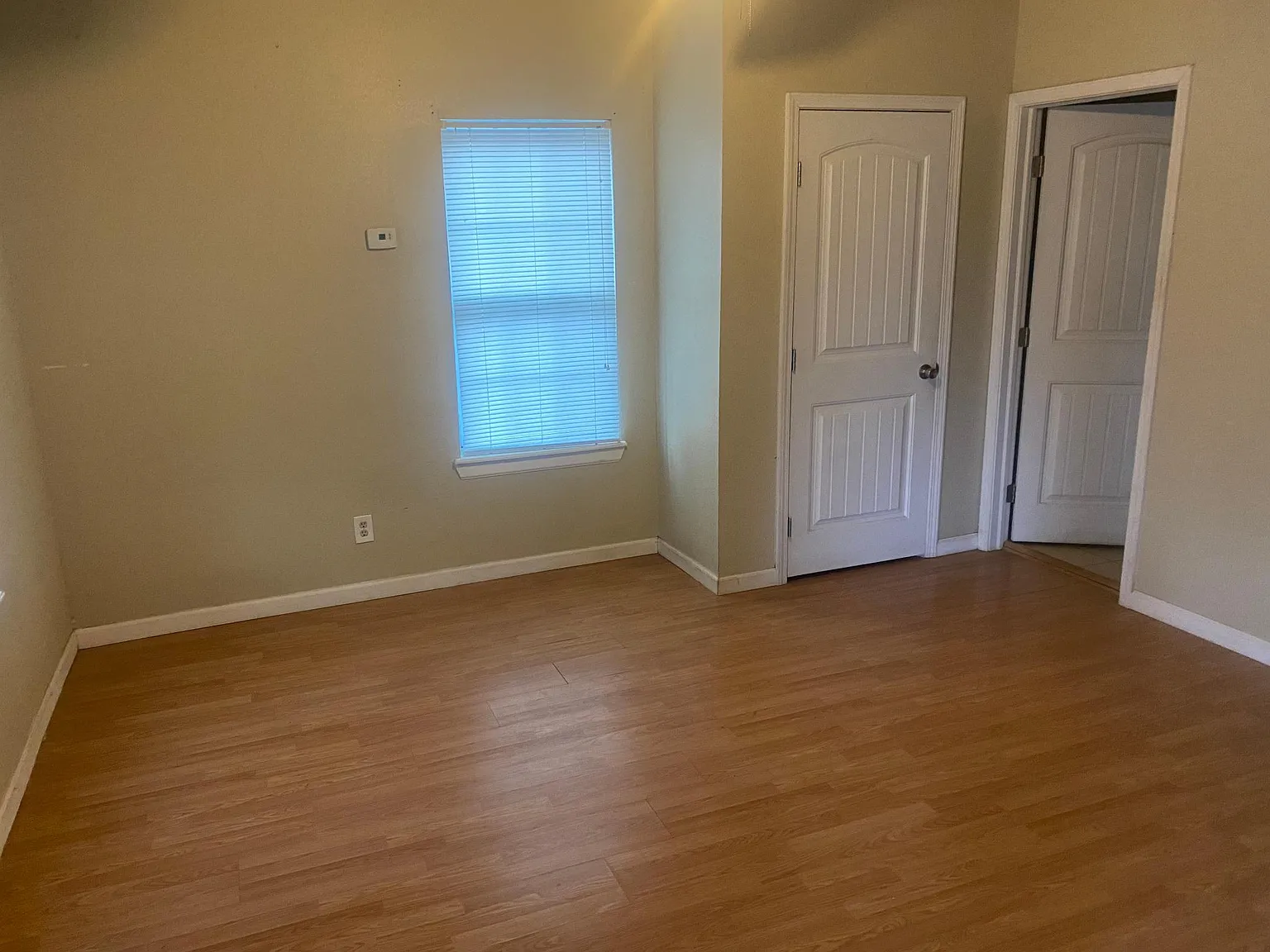 205 E Washington St — Photo 3