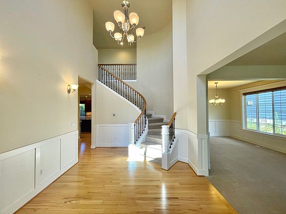5th image of 1582 25th Ave NE
