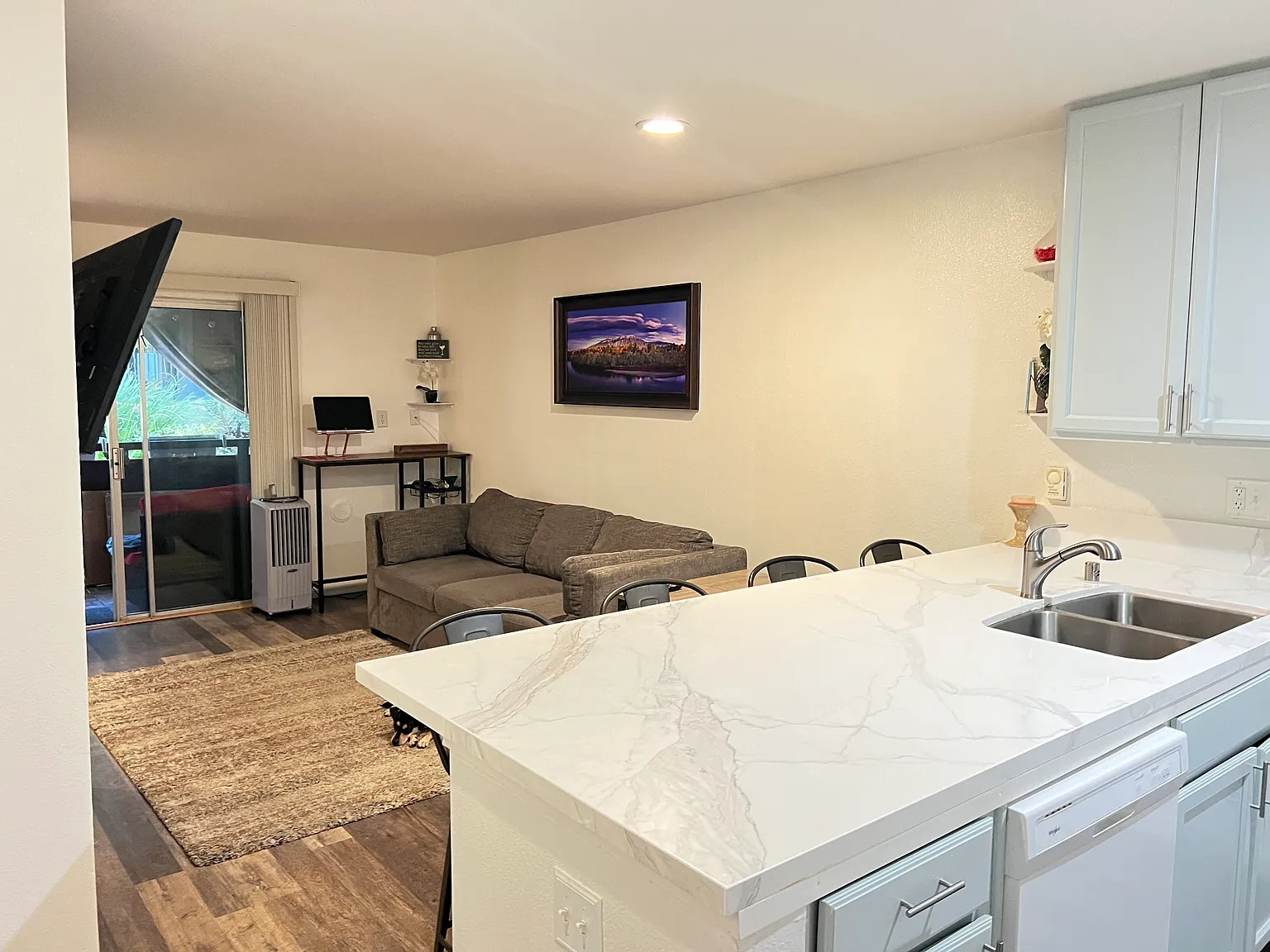 Studio, 422 sqft, $2,200 — Photo 1