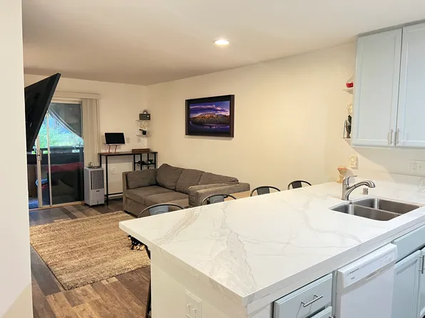 1605 Hotel Cir S, San Diego, CA