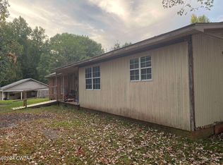 955 Expressway Church Rd, Wildersville, TN 38388