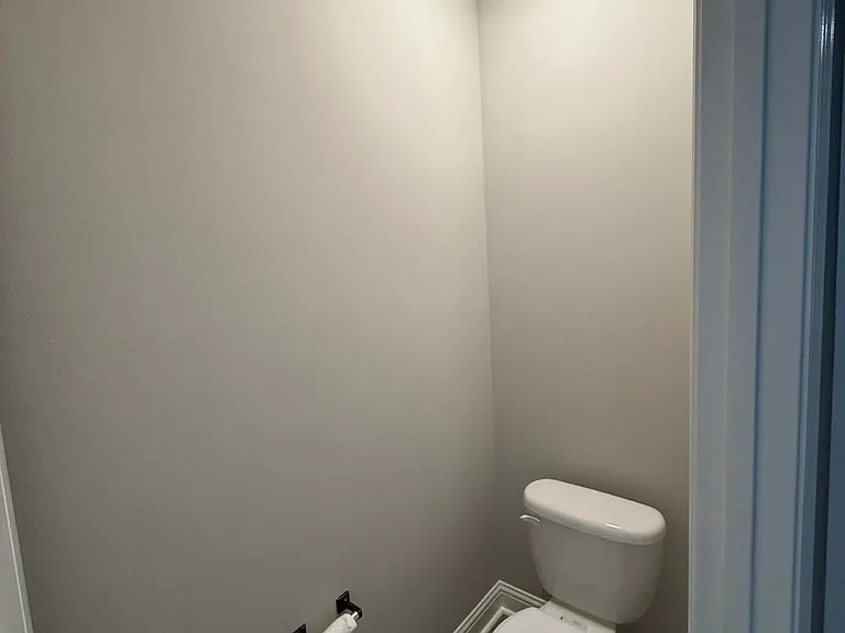 404 Sparrowhawk St — Photo 30