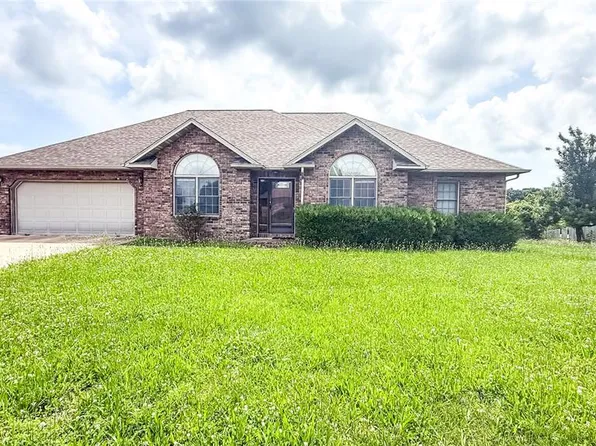 200 April Dr, Saint Robert, MO 65584