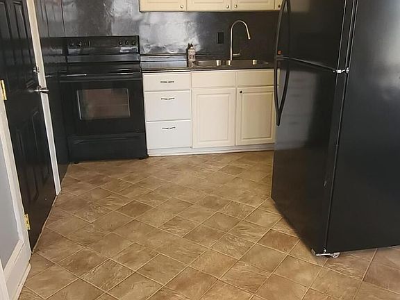 5th image of 414 Greenview Dr