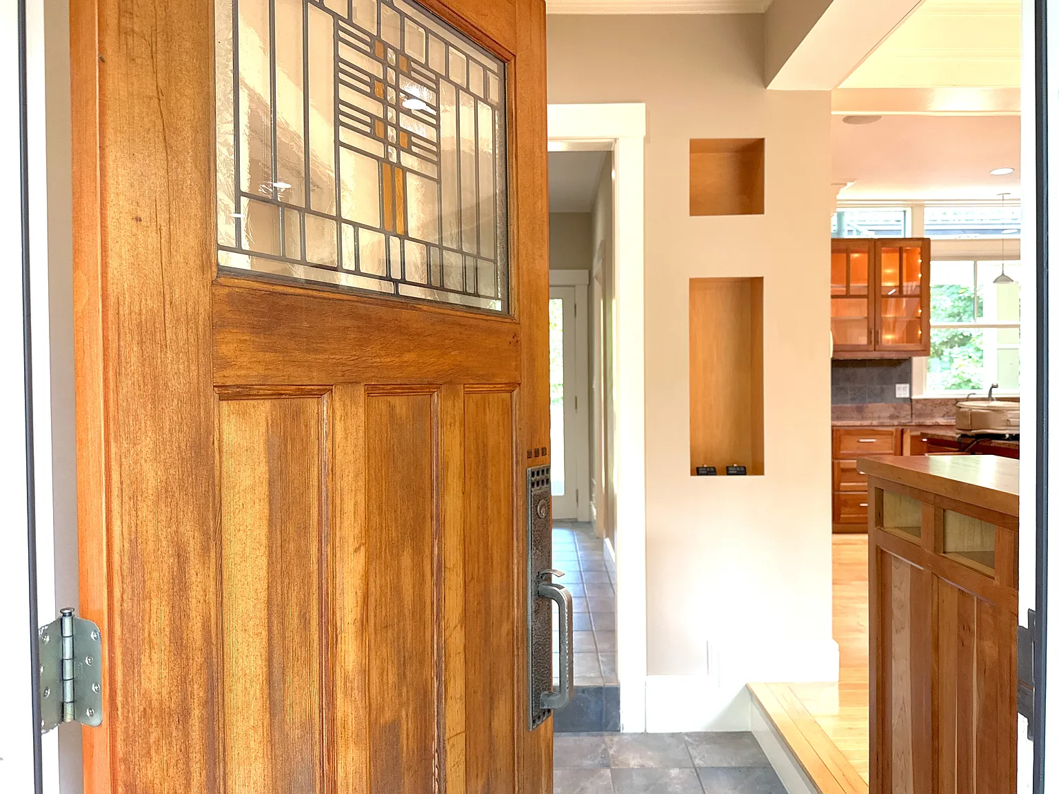 5 bed, 3592 sqft, $8,000 — Photo 3