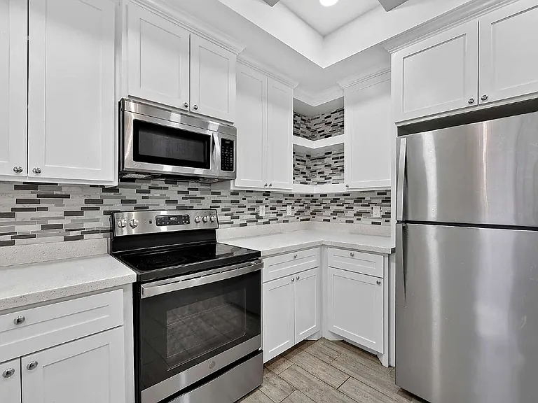 1315 Middle St — Photo 3