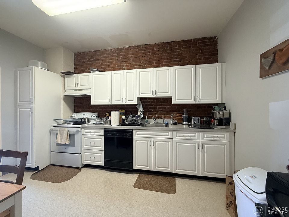 1st image of 15 Stearns Rd APT 1