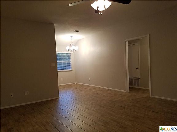 3rd image of 38 Willow Run Dr