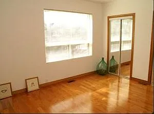 379 Delaware Avenue Toronto — Photo 2