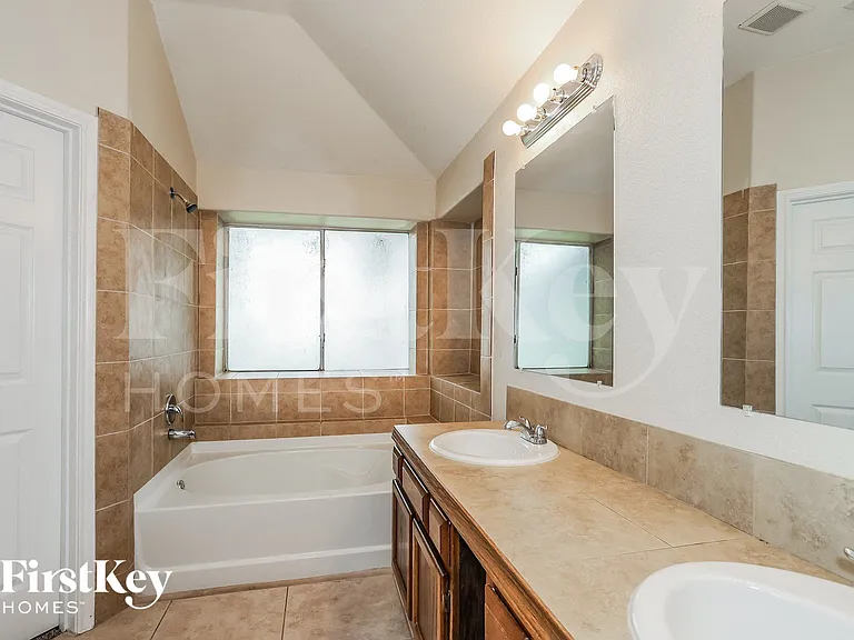 5334 Hazelgrove Dr — Photo 9