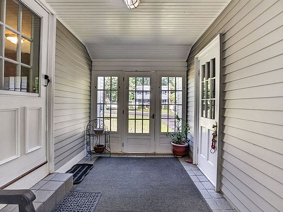 4th image of 90 Lowell St