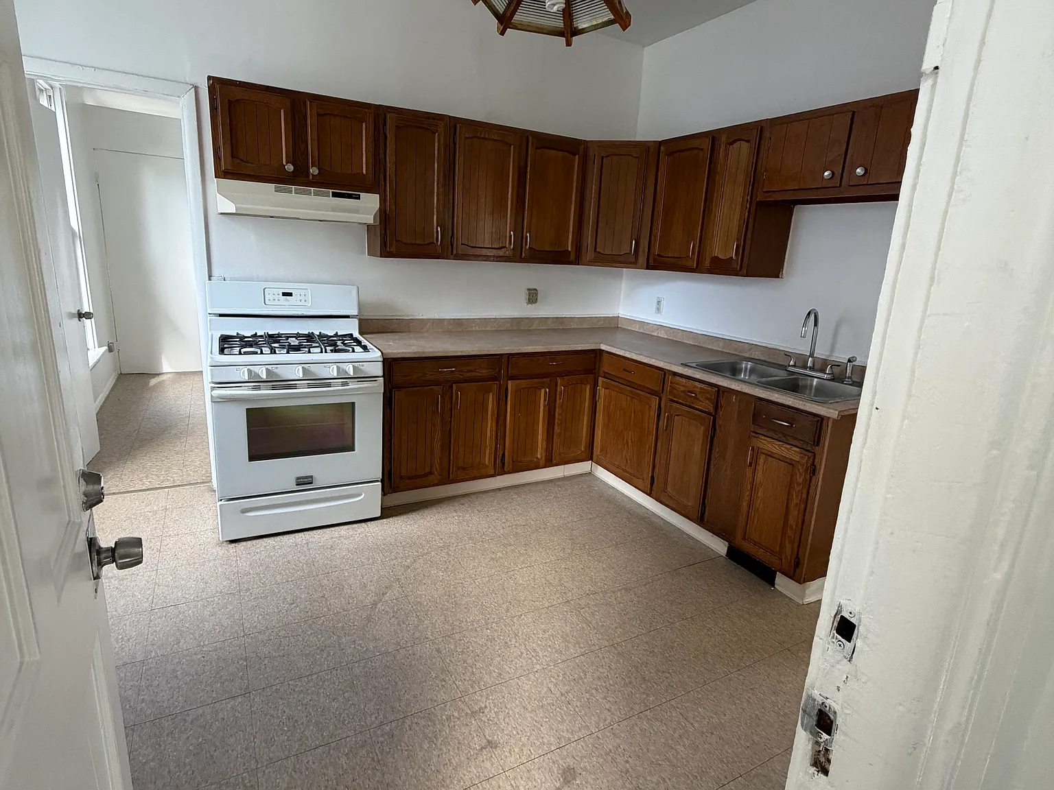 3 bed, 1300 sqft, $1,500 — Photo 3