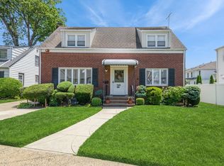 185 Emerson Pl, Valley Stream, NY 11580