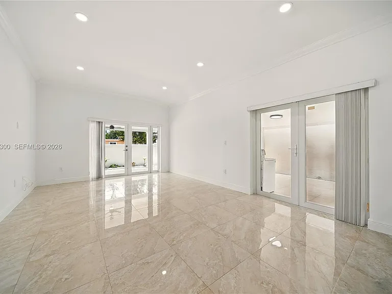 5202 NW 187th St — Photo 2