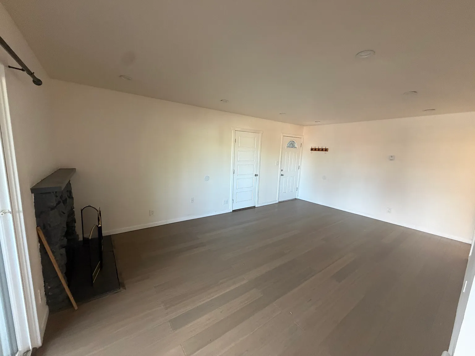 2 bed, 990 sqft, $4,300 — Photo 4