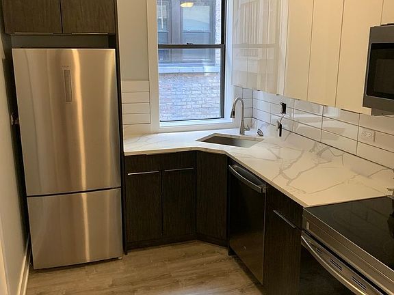 4th image of 3633 W Dickens Ave #1A