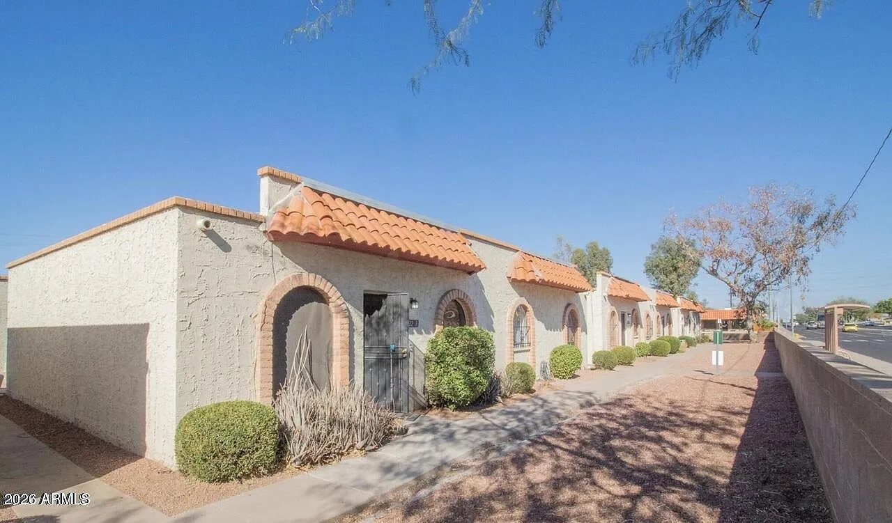 2 bed, 1.0 bath, 750 sqft, $1,390 — Photo 2