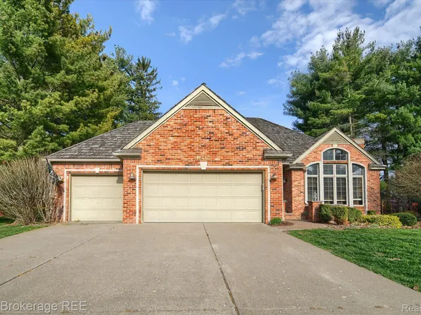 16463 Dawnlight Dr, Fenton, MI 48430