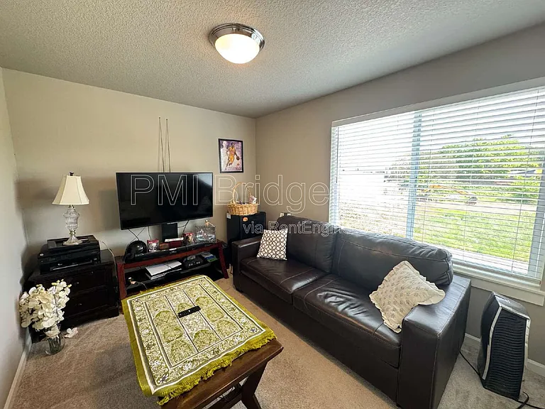 3715 SW 190th Ter — Photo 12