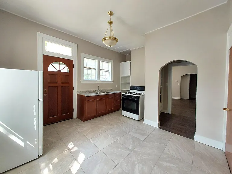 103 NE Roanoke Ave #2 — Photo 4