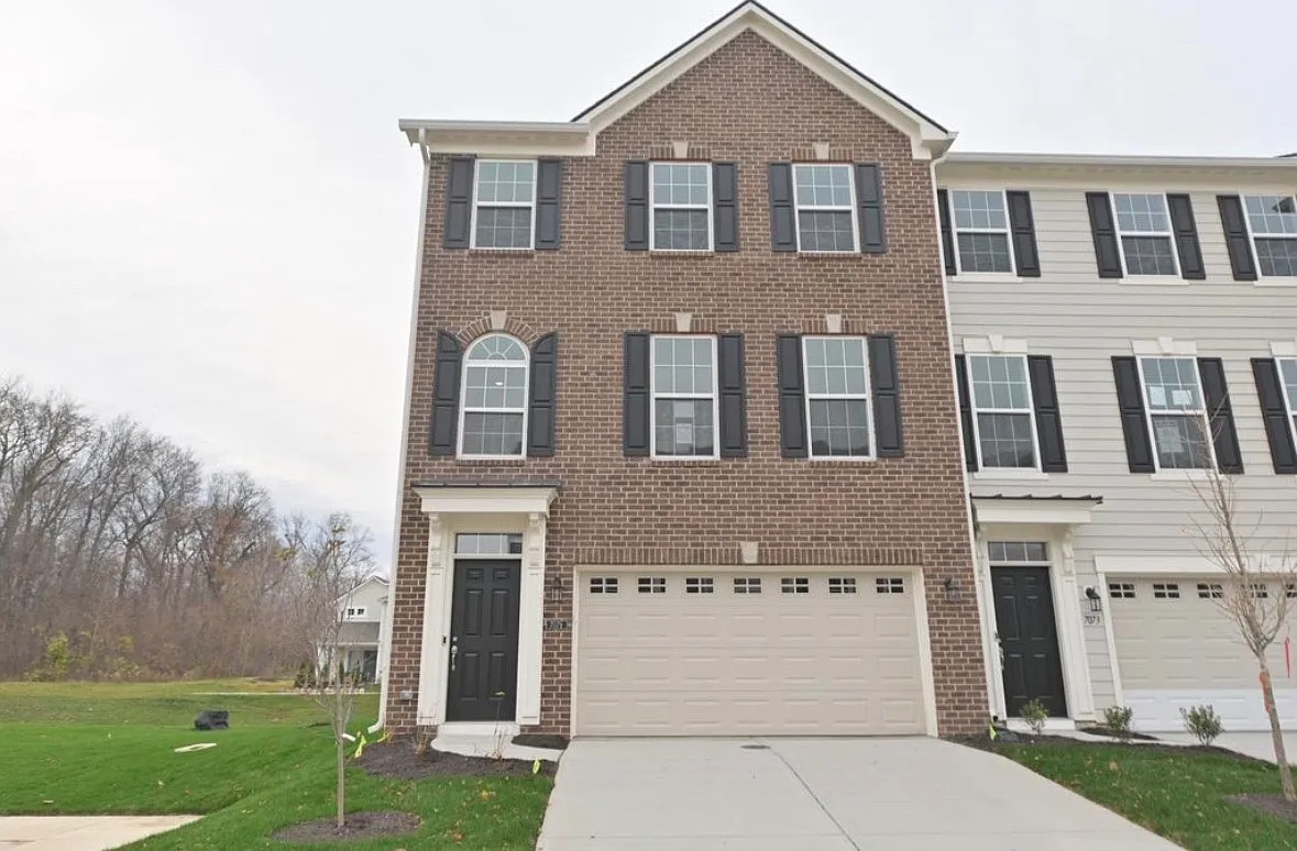 3 bed, 2346 sqft, $2,900 — Photo 1