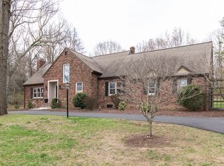 18 Tulip Tree Ln, Woodbridge, CT 06525