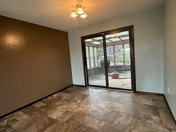 3rd image of 2508 Bel Air Ct NW
