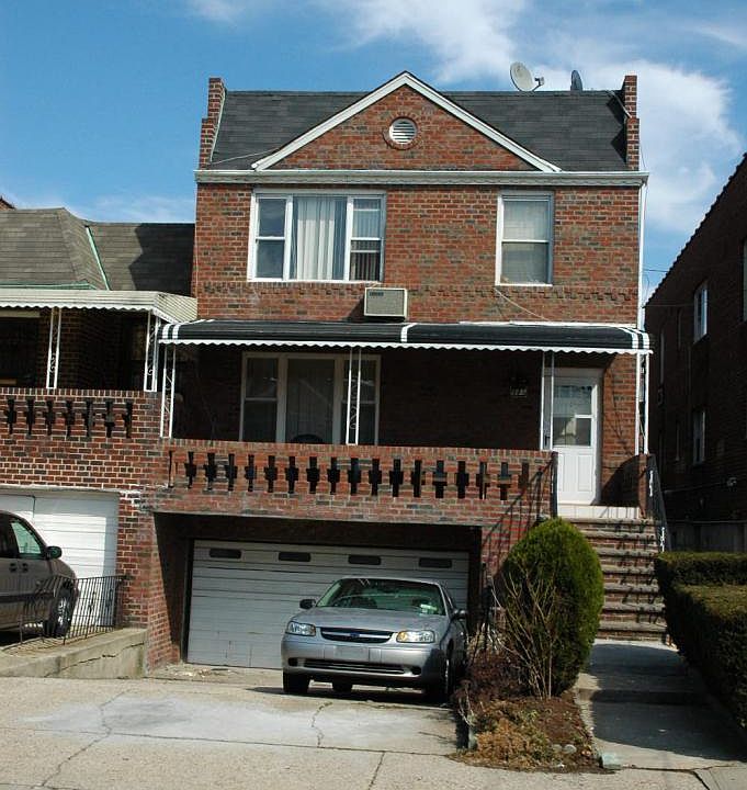 1st image of 991 E 54th St #1