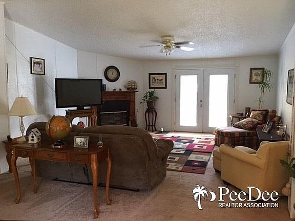 New frencho doors, fireplace and new carpet!