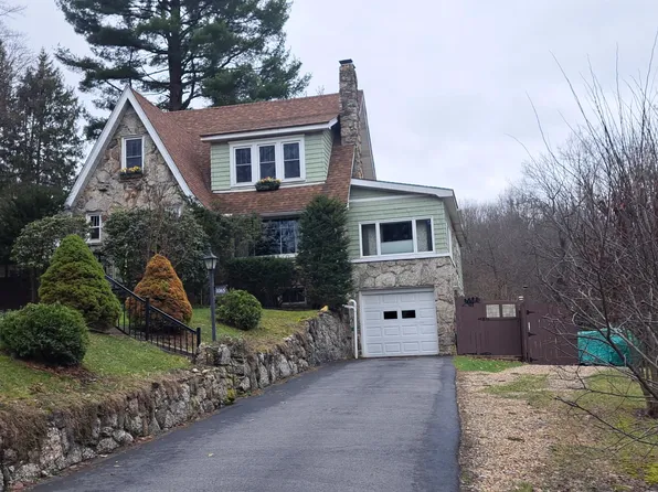 1065 E Mahoning St, Punxsutawney, PA 15767