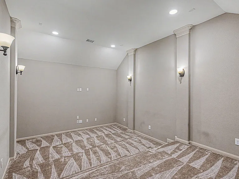 17430 Aberdeenshire Dr — Photo 38