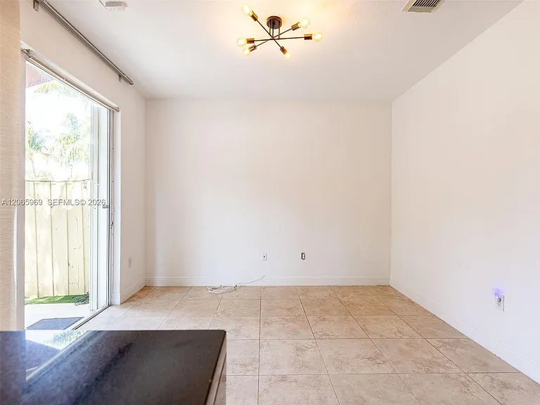 11406 NW 76th Ter #11406 — Photo 13