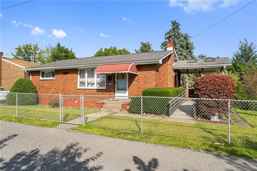 1806 Craig St photo 1