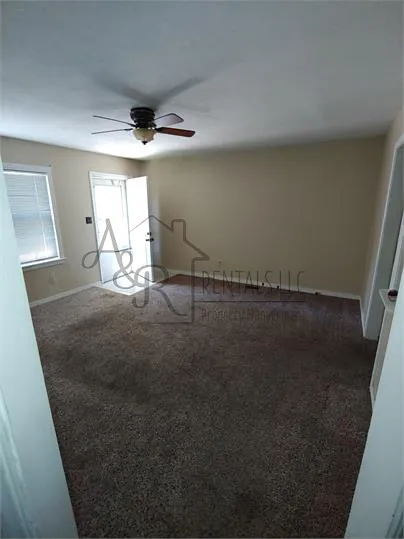 305 E Hudson St — Photo 6