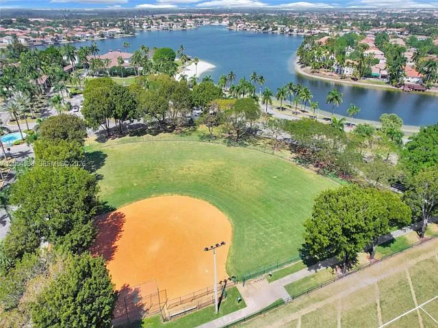 5 bed, 4.0 bath, $8,200 — Photo 3